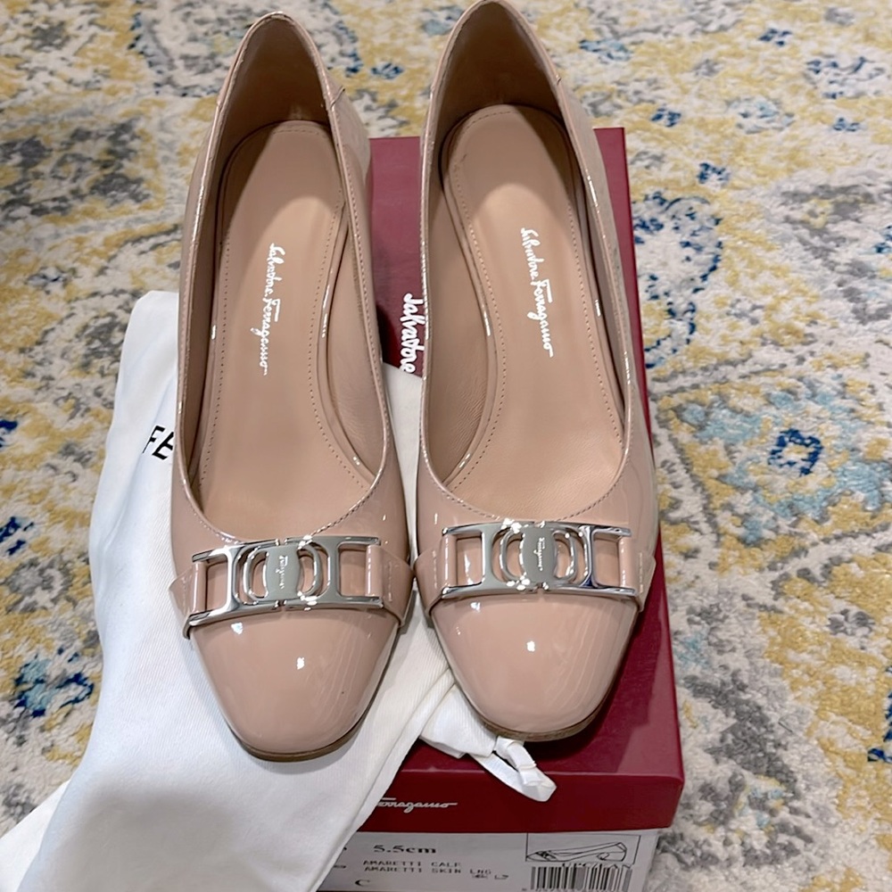Ferragamo Amaretti calf skin heels size 8